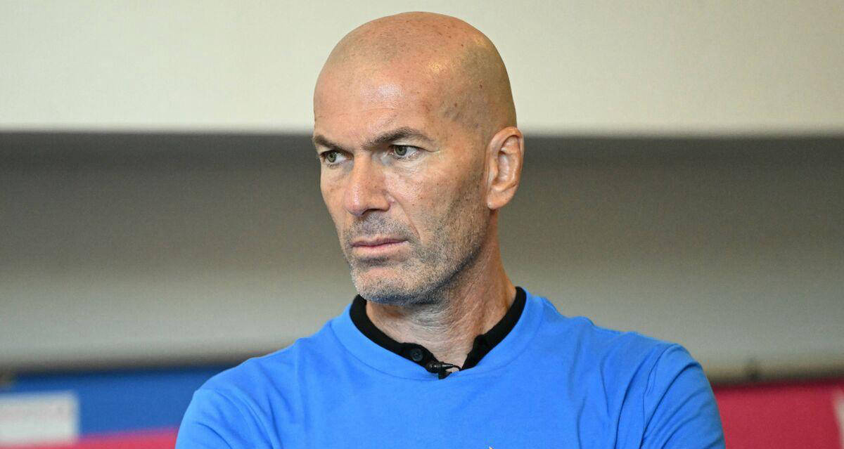 齐达内执教曼联需两大关键条件曝光！阿莫林逼宫英力士，红魔帅位悬念再升级